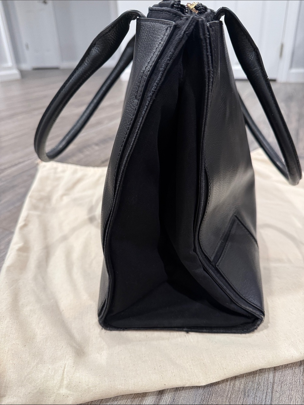 Tory Burch Ella Black Leather Tote Bag - Picture 5 of 16
